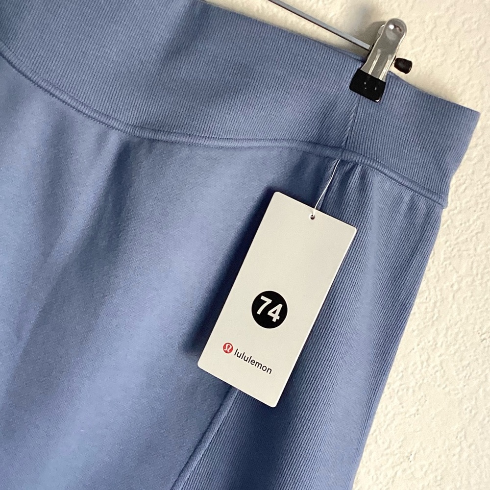 \Lululemon\ NWT Scuba HR Mini Skirt - Picture 4 of 14